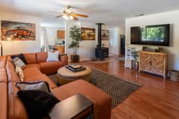 Country Cowboy Hot Tub Hideaway on 20 Acres Pet Friendly near PCT Anza and Julian - Image 2