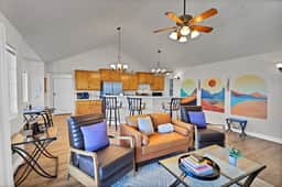 Pet Friendly Hot Tub Country Hideaway Amazing Views on 40 acres - Image 4